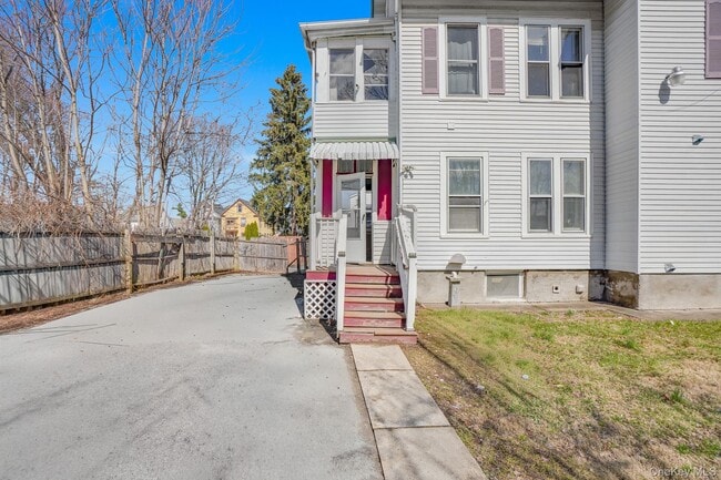 Building Photo - 27 Orchard Pl