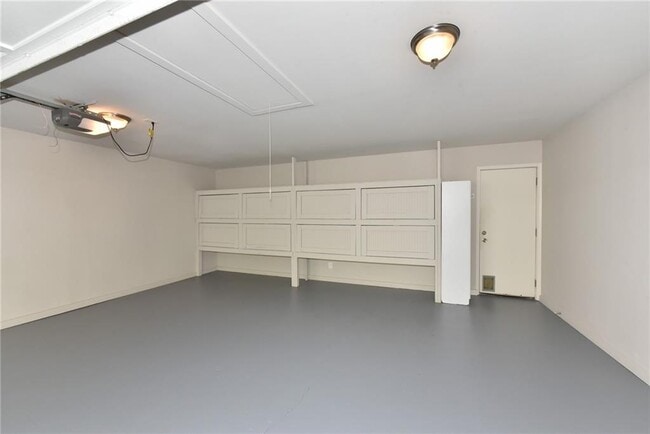 Building Photo - 5115 Chemin De Vie NE