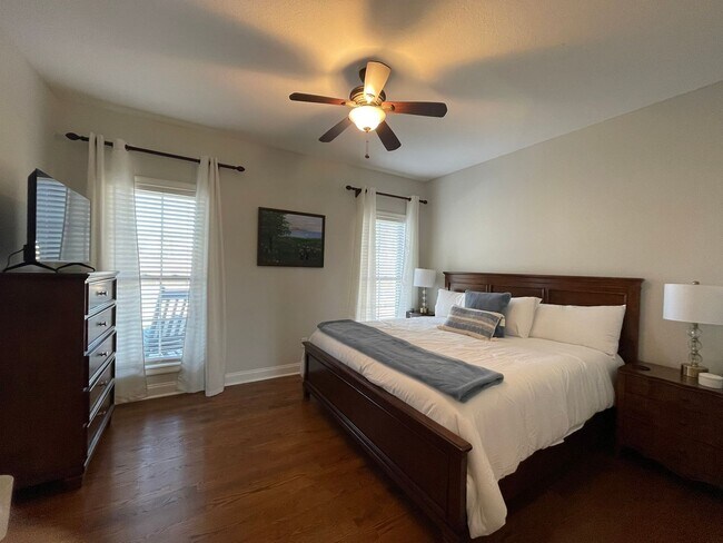 Building Photo - Fully Furnished, Short Term Rental, 1 Mont...