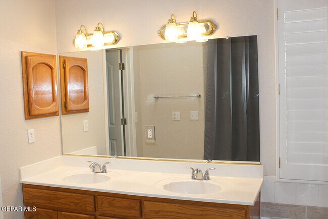 Building Photo - 221 Cloud Song E