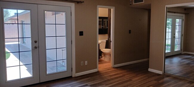 Building Photo - Beautifully Crafted 3 Bed 2 Bath Home in T...