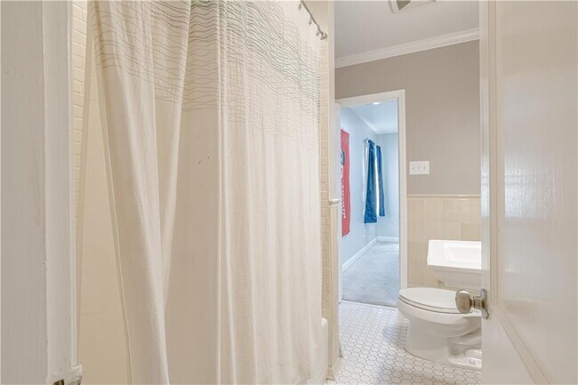 Building Photo - 324 Dalewood Dr