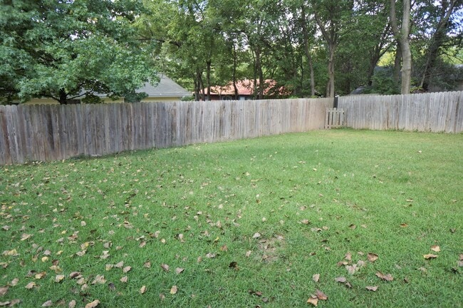 Building Photo - 3701 Santiago Dr