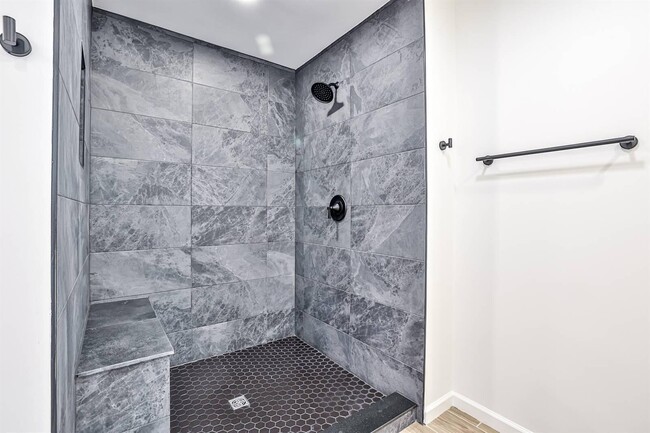 Building Photo - 252 Linden Ave