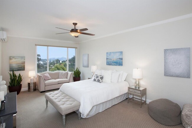 Building Photo - Updated and Bright 2 Bedroom Condo with Wr...