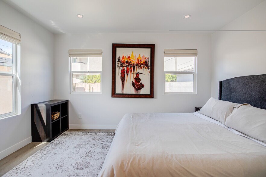 Building Photo - 517 Davis Ave