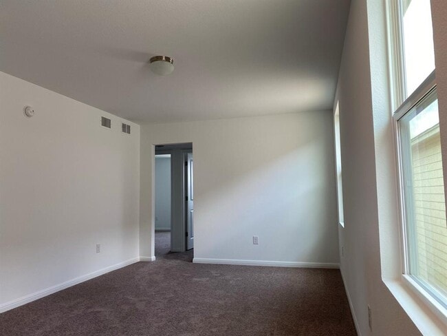 Building Photo - 142 Martha Ln