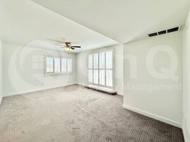 Building Photo - 2113 E Dunbar Dr