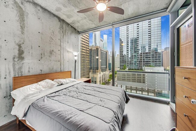 Building Photo - 600 N Fairbanks Ct