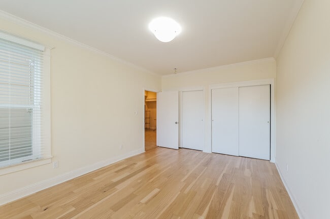 Building Photo - 614 7th Ave