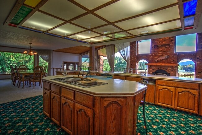 Building Photo - Custom Country Home With Spectacular Views...