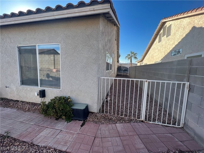 Building Photo - 5712 N Tropic Mist St