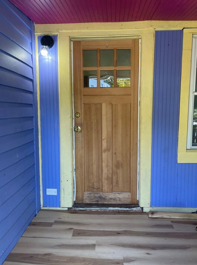 Building Photo - Your Lee Hideaway – Cozy 2BR + Office, Wal...