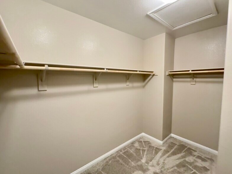 Building Photo - 3953 Painted Lady Ave