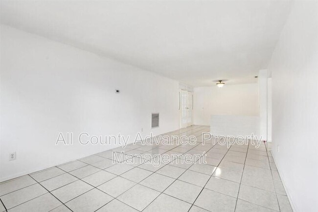 Building Photo - 1270 8th Ave NE