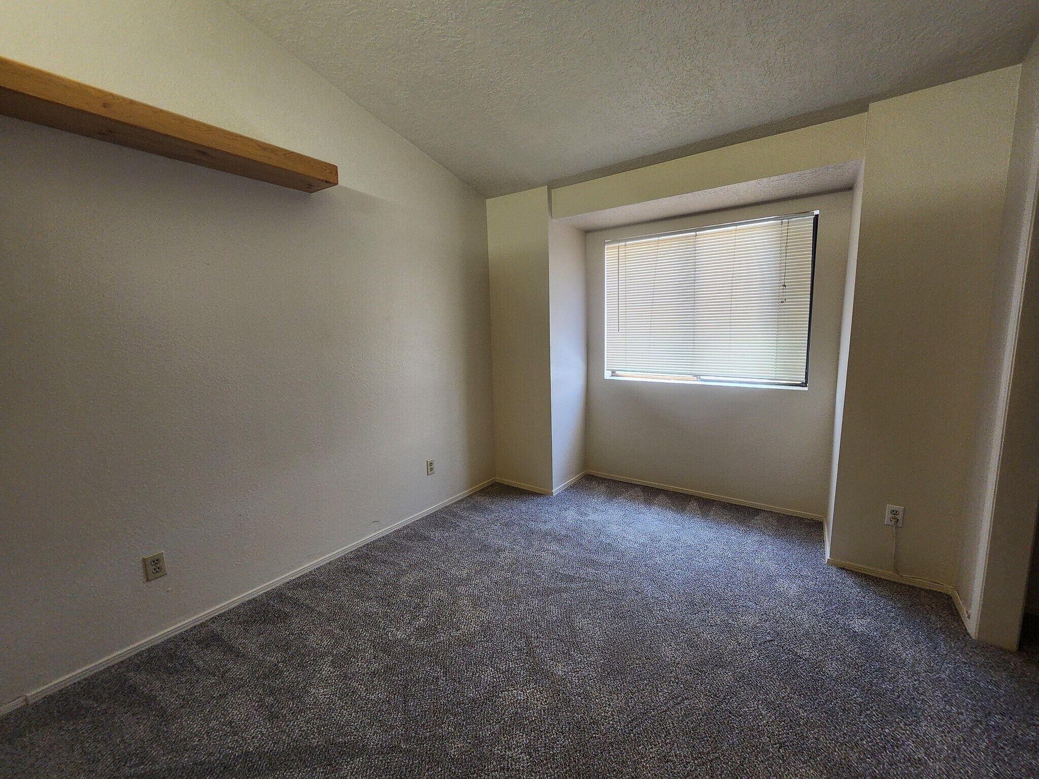 Building Photo - 4609 Fairfax Dr NW
