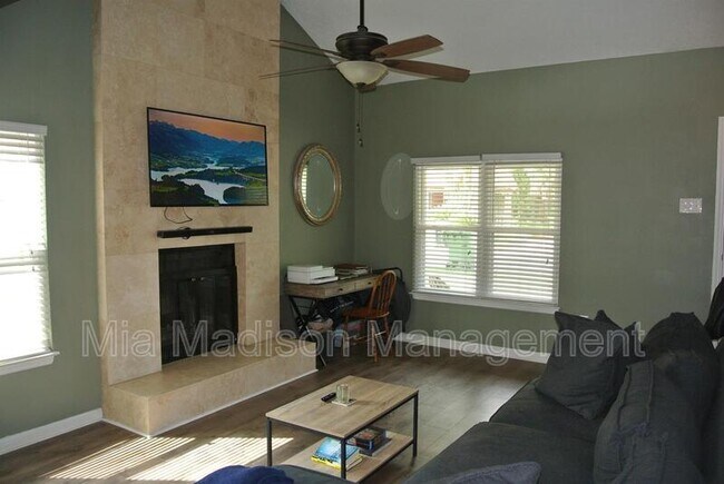Building Photo - 138 Holland Park Cir