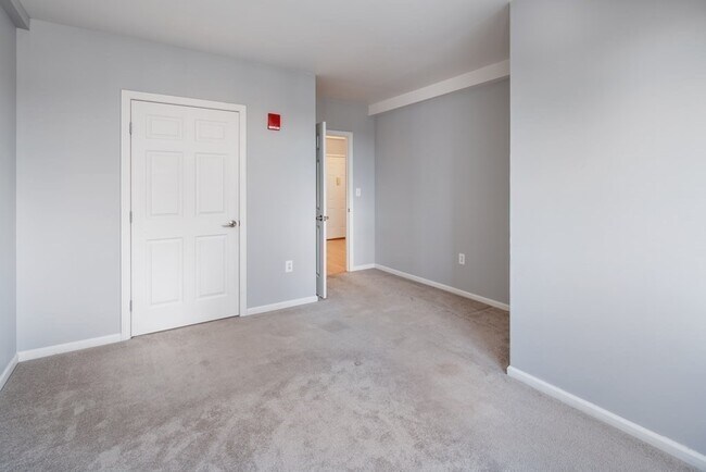 Building Photo - 1 Cityview Ln