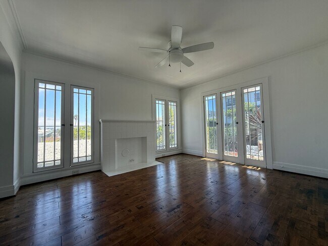 Building Photo - 206 4th Ave