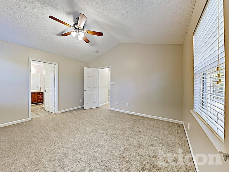 Building Photo - 9010 Whitetail Ct