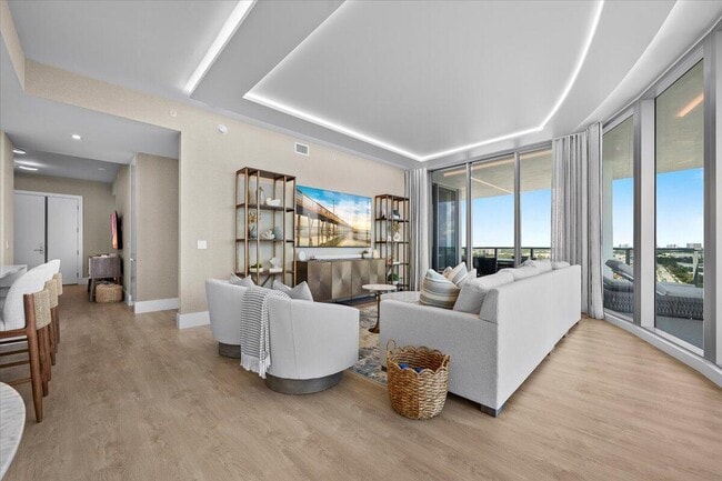 Building Photo - 220 Lake Shore Dr