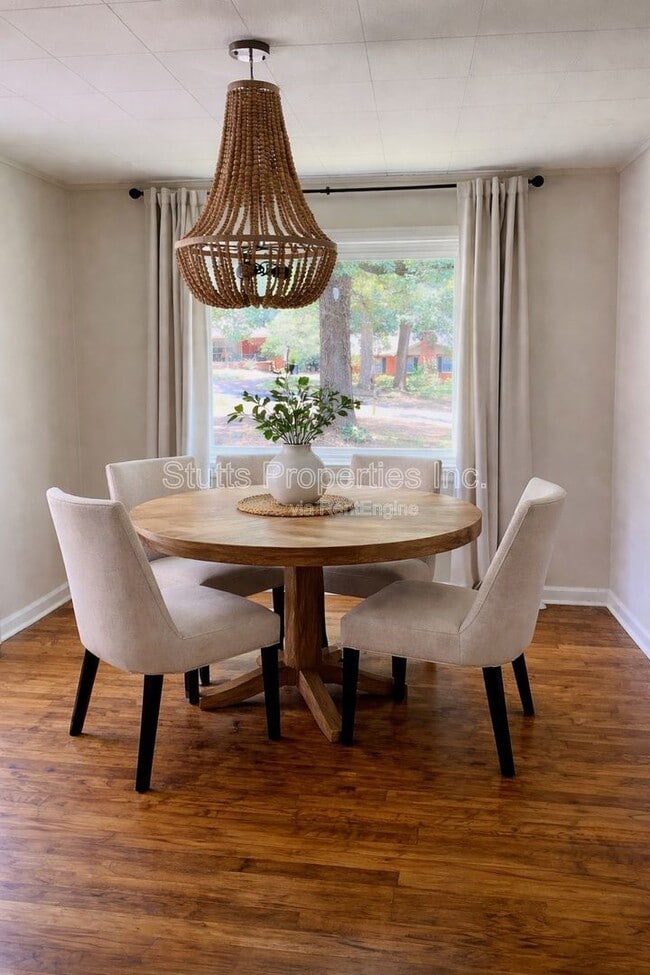 Building Photo - 1813 Tune Ave