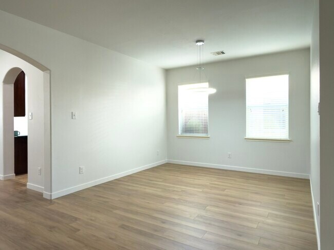 Building Photo - 2802 Ridgeglen Ln