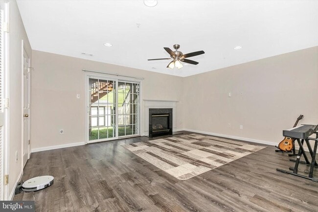 Building Photo - 1742 Trestle St