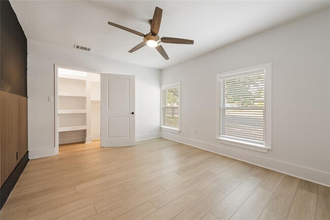 Building Photo - 6809 Lunar Dr