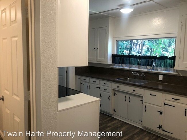 Building Photo - 3 br, 1 bath House - 22916 Black Hawk Dr