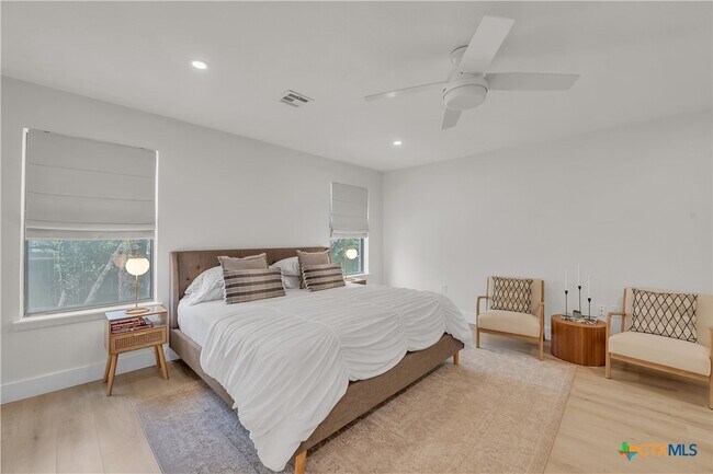 Building Photo - 513 Santa Clara Rd