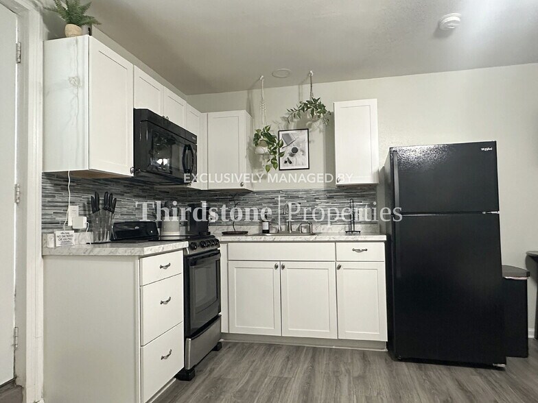 Building Photo - 908 Barrs St