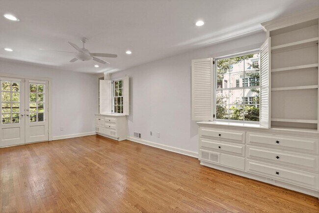 Building Photo - 4925 Weaver Terrace NW