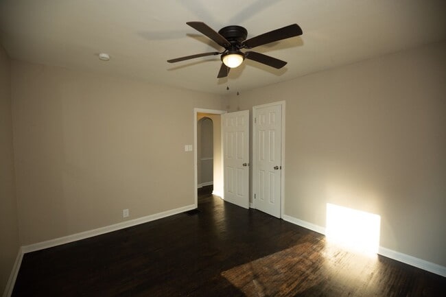 Building Photo - 2 Bed 1 Bath Home located in Warren Township