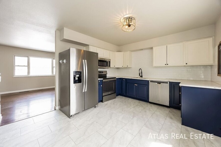 Building Photo - 2311 Sonoma Dr