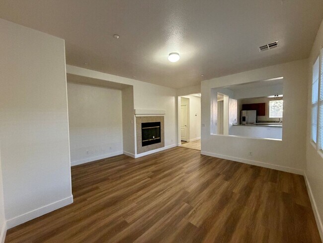 Building Photo - Discover a refreshed 4-bedroom, 2.5-bath home in Las Vegas 89149