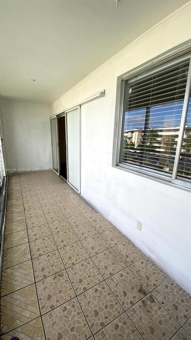 Building Photo - 2640 Garden Dr S