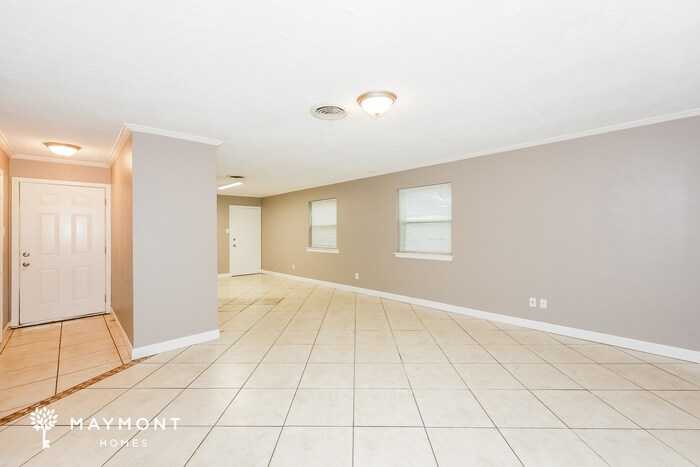 Building Photo - 7461 Meadowcrest Dr