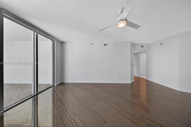 Building Photo - 2711 S Ocean Dr