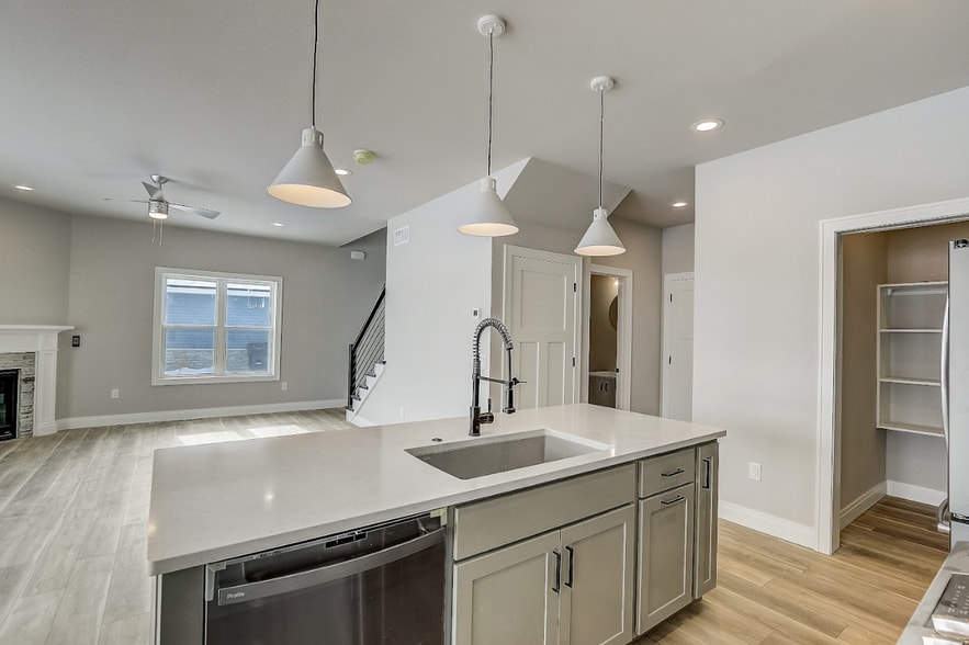 Building Photo - 6549 Pleasant Prairie Dr