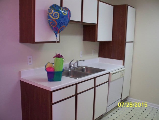 Building Photo - Creekside Apartments