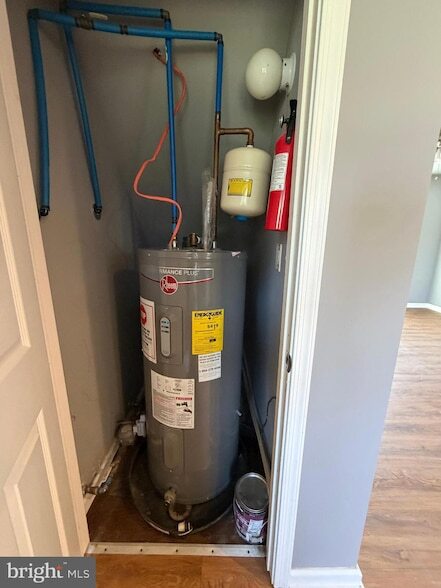 Building Photo - 5517 Schumacher Dr