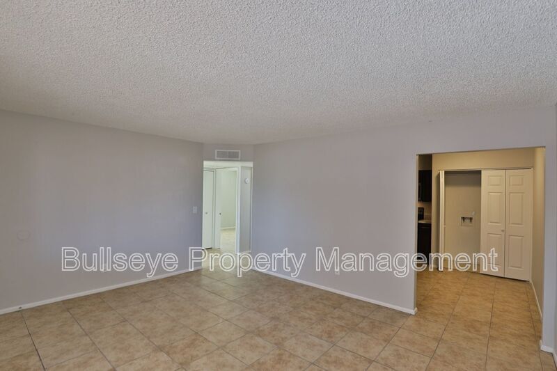 Building Photo - 859 W Ray Rd
