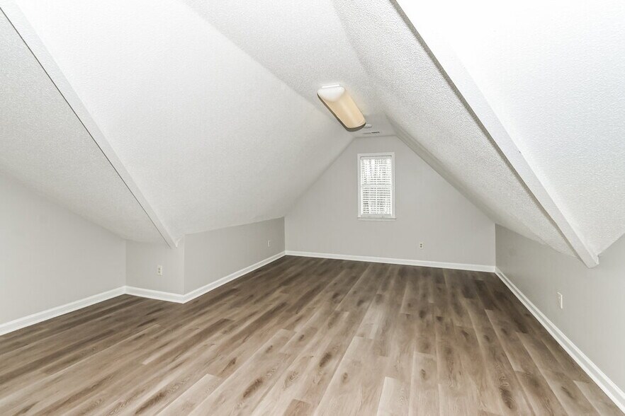 Building Photo - 10098 Sutton Ridge Ln