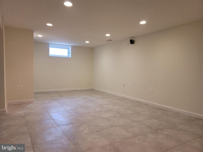 Building Photo - 1015 Veirs Mill Rd