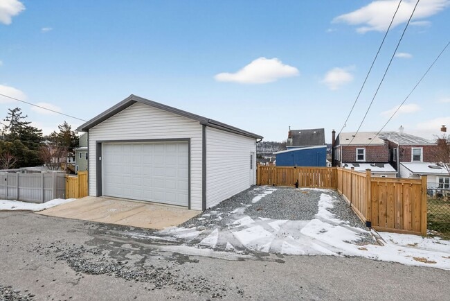 Building Photo - 4 Bedroom, 2 Bath Conshohocken Gem!