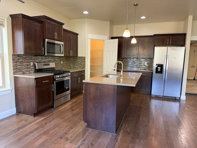 Building Photo - 3120 NE Marea Dr