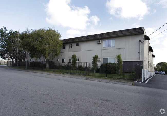 Primary Photo - 13060 Victory Blvd