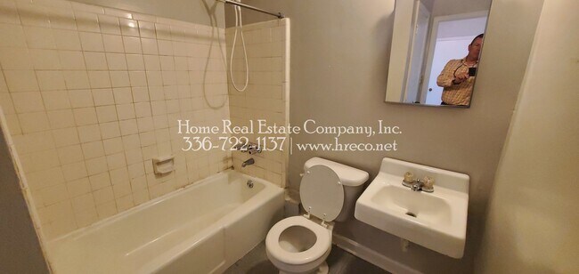 Building Photo - 2336 N Cherry St