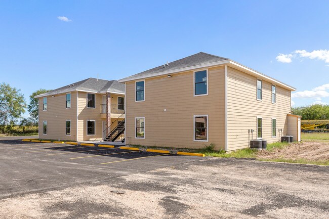 Building Photo - 2416 E Rogers Rd